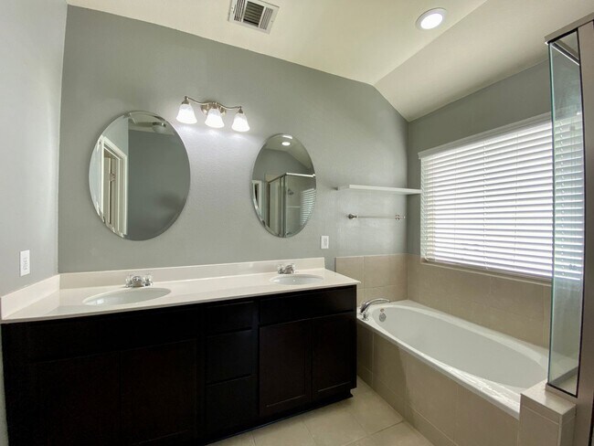 Building Photo - 466 Eagle Brook Ln