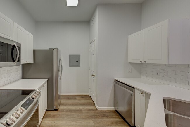 Building Photo - 3045 Marina Bay Dr