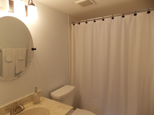 Building Photo - 219 E Hartford St