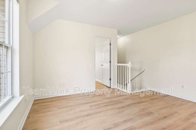 Building Photo - 131 Boone St