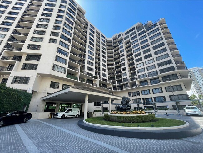 Building Photo - 540 Brickell Key Dr