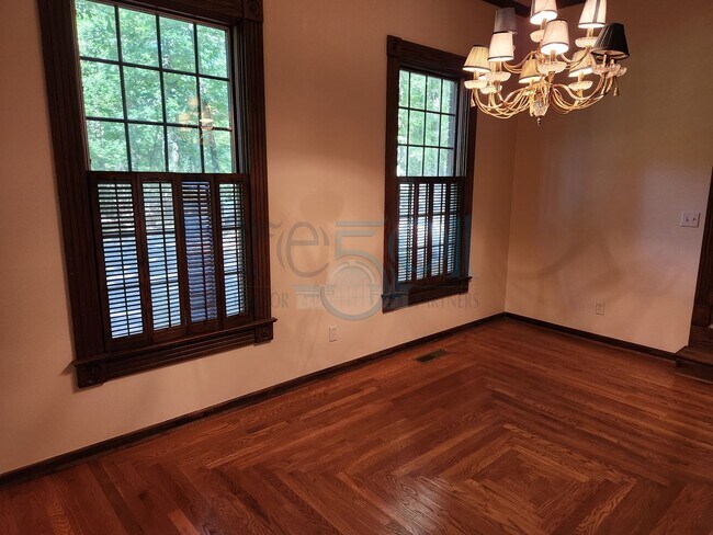 Building Photo - RARE exquisite home on acreage in the heart of West Little Rock!