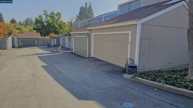 Building Photo - 347 Scottsdale Rd