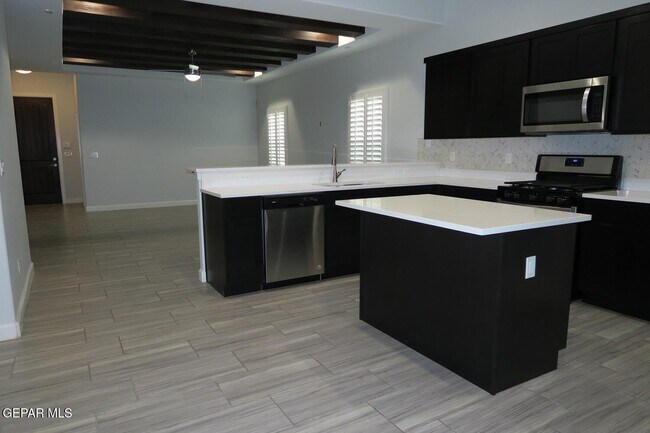 Building Photo - 13153 Cozy Cove Ave