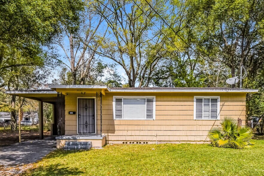 Primary Photo - 3041 Detroit Cir N