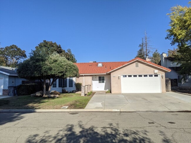 Building Photo - 6339 N Delbert Ave