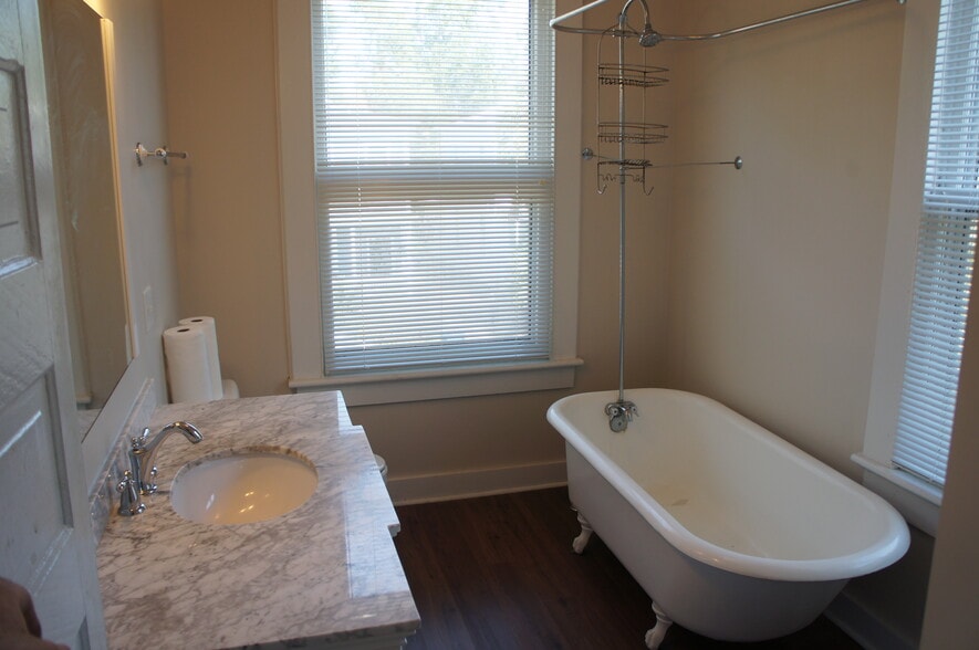 Bedroom 1 Ensuite - 410 Nun St