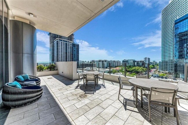 Building Photo - 275 1st Ave S