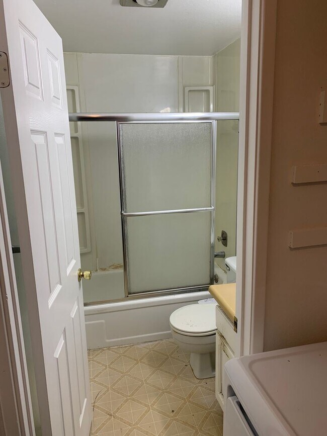 Building Photo - 2 br, 1 bath House - 9745 SW Lookout Terra...