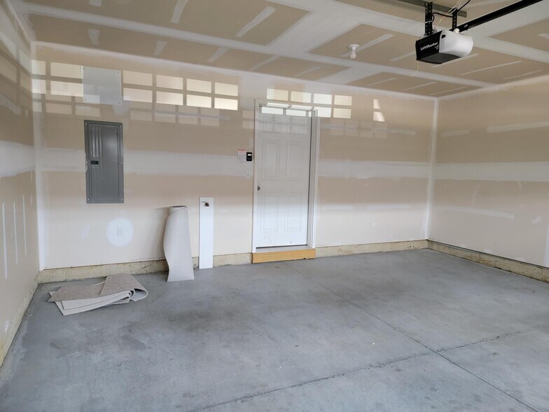 Building Photo - 30 Rollins Ln