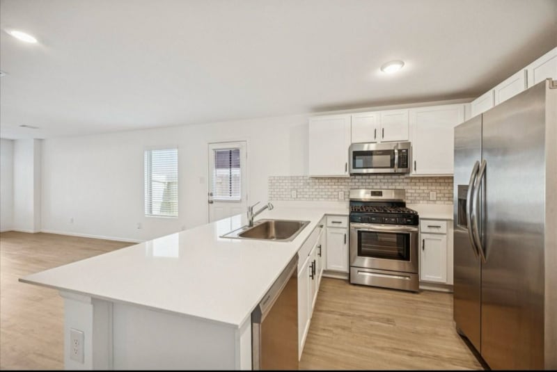 Building Photo - 329 Riverwood Village Ln