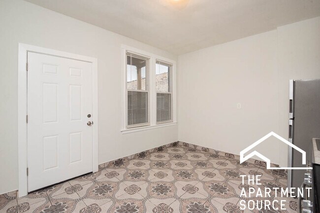 Building Photo - 1255 N Harding Ave