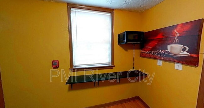 Building Photo - 237 E 21st St