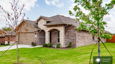 Building Photo - 2039 Long Is Dr