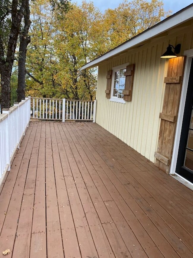 Building Photo - Pine Grove Home