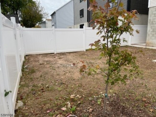 Building Photo - 595 597s18th