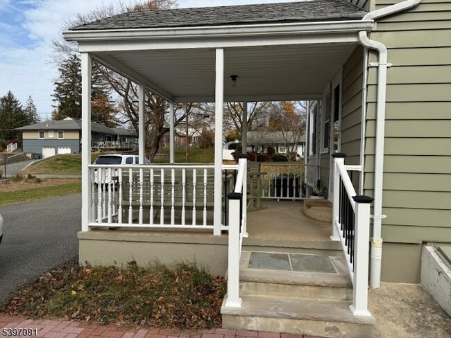 Building Photo - 8 Charles St