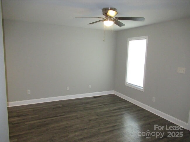 Building Photo - 604 Victory Grove Church Rd