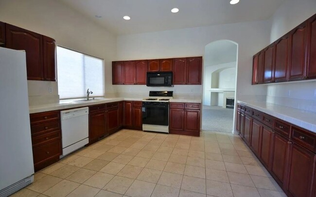 Building Photo - Pet Friendly 4 Bedroom Home Available in T...