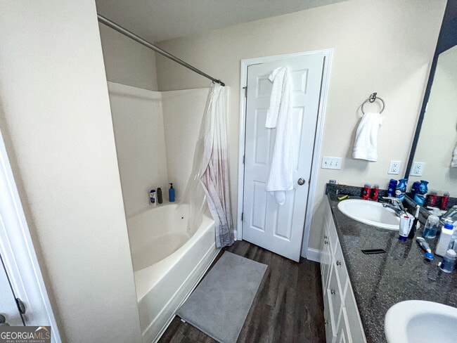 Building Photo - 613 Waverly Ln