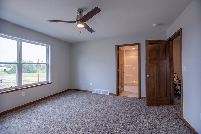 Building Photo - 1610 Eastside Cir