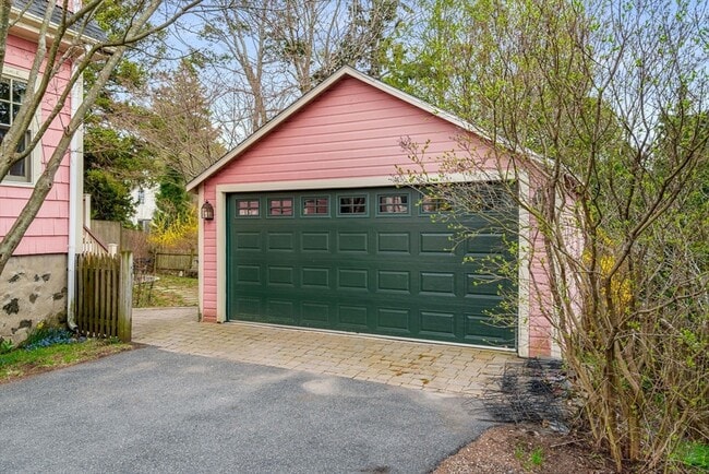 Building Photo - 16 Waldron Ct