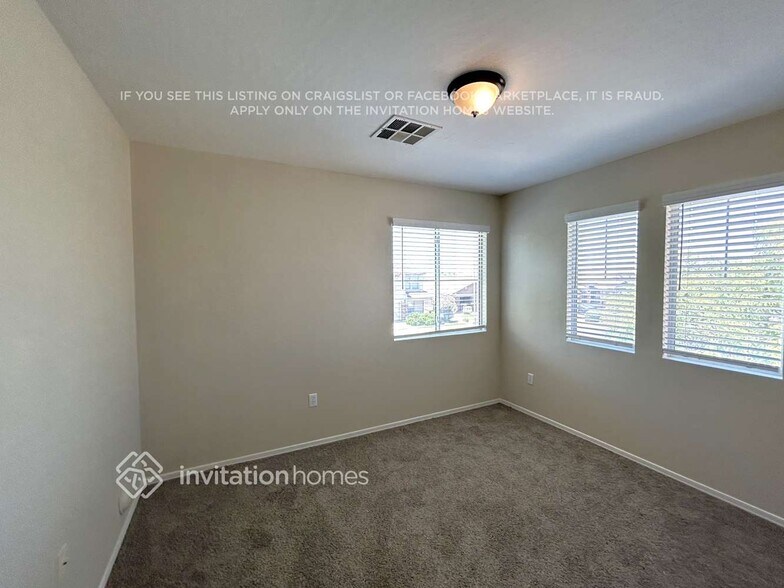 Building Photo - 7421 S 40th Ln