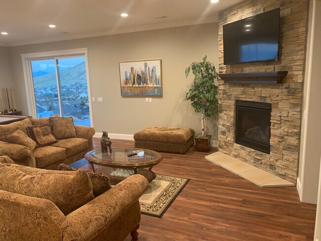 Building Photo - 15001 S Cedar Heights Dr
