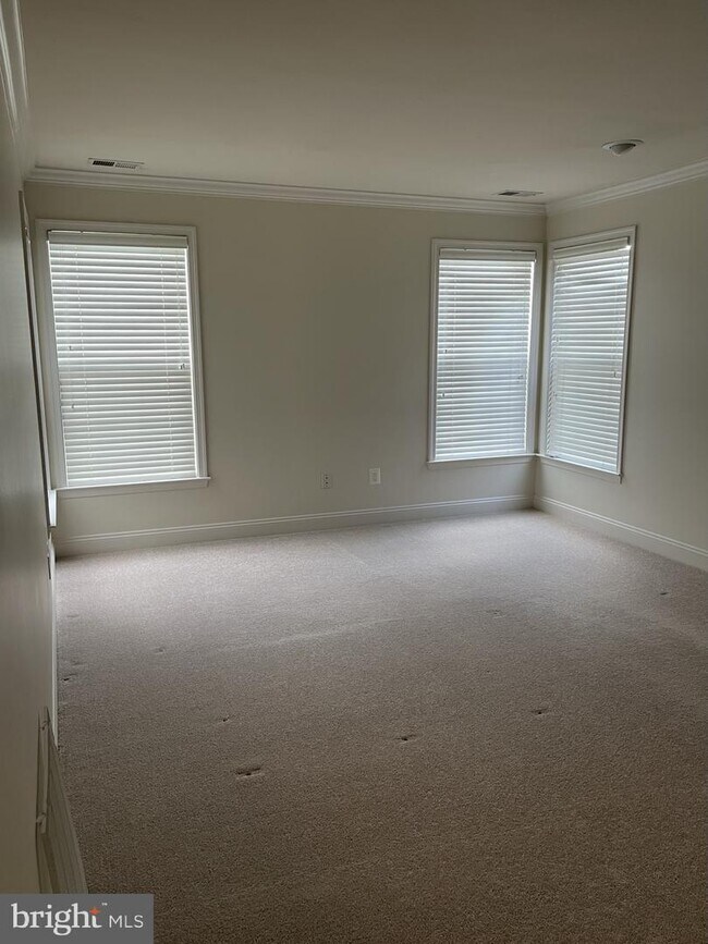 Building Photo - 20077 Inverness Square