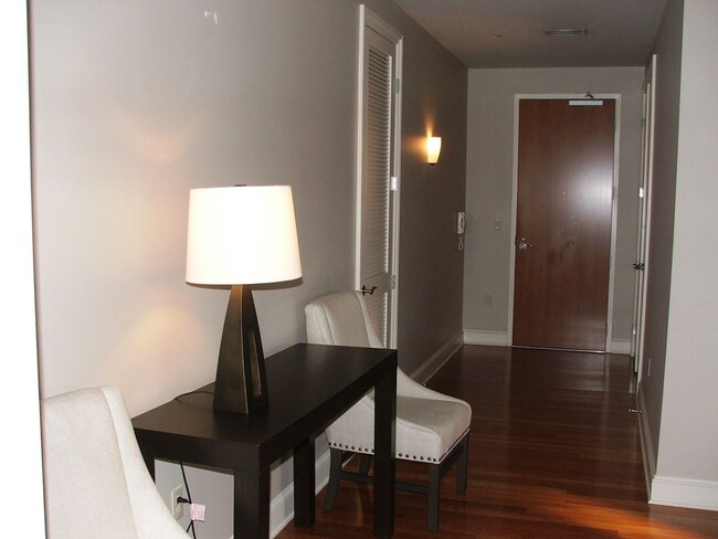 Building Photo - 3 BR, 2BA SoHo Condo for Rent