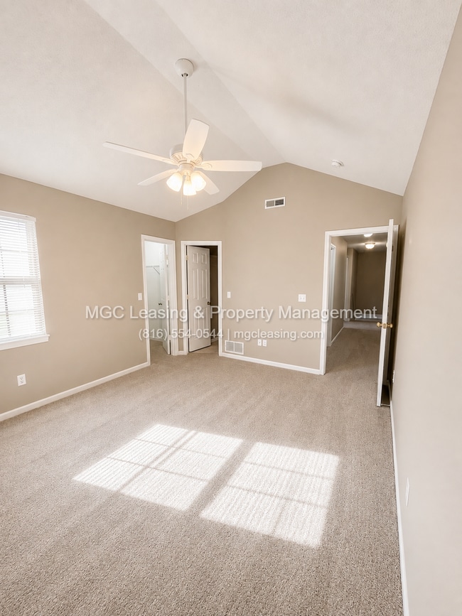 Building Photo - 4604 NE Whispering Winds Dr