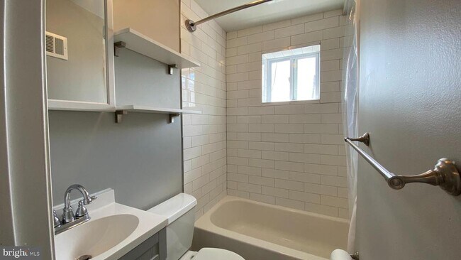 Building Photo - 2321 E Cabot St