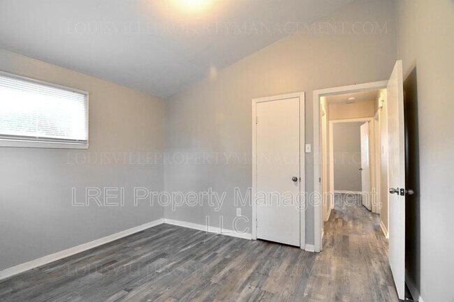 Building Photo - 5009 Delaware Dr