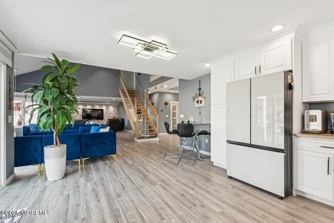 Building Photo - 385 Aldo Dr