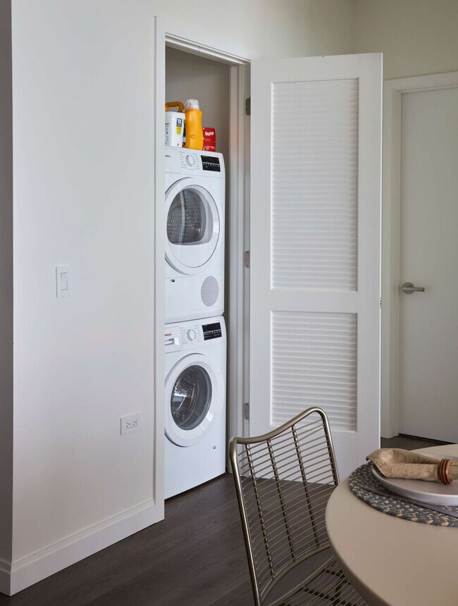 Building Photo - 1000 S Michigan Ave