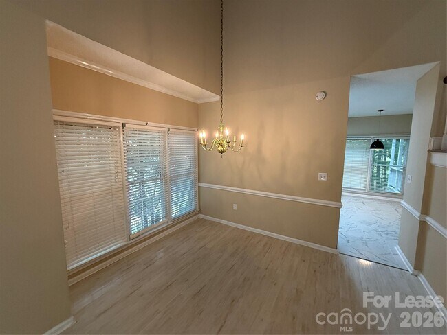 Building Photo - 9423 Fairmead Dr