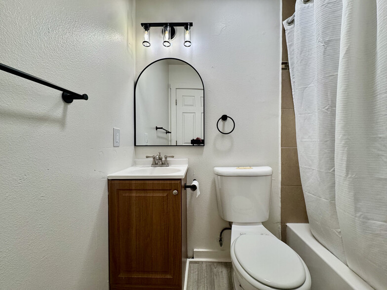 Building Photo - 695 30th St