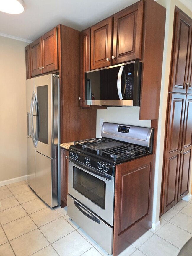 Building Photo - Beautifully updated, ranch style single fa...