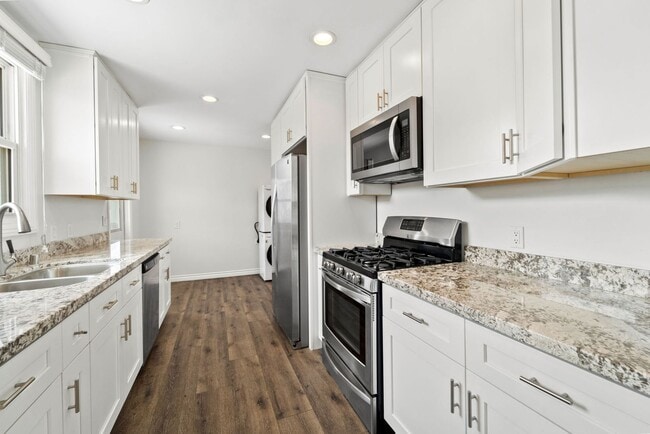 Building Photo - Recently Remodeled Home- MUST SEE!!!!!