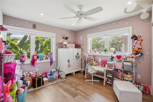 Building Photo - 7830 SW 53rd Pl