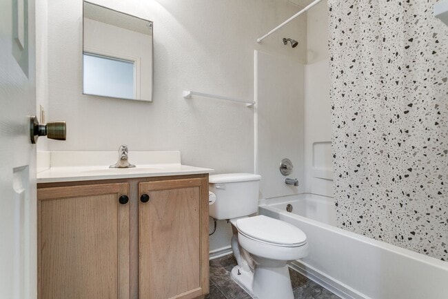 Building Photo - Welcome home to this single-story home in highly desirable Northwest Crossing