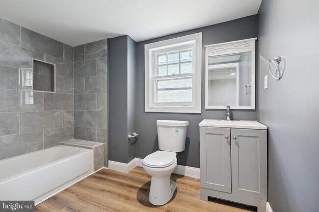 Building Photo - 614 Minor St