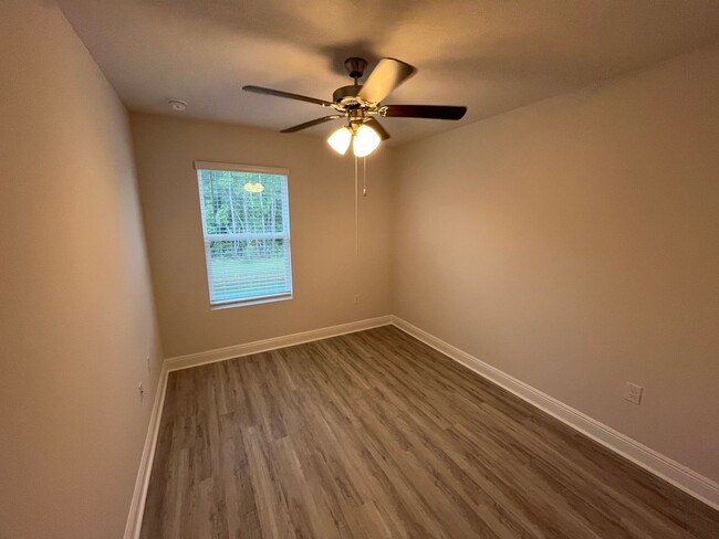 Building Photo - New Townhome near UWF and Nine Mile RD
