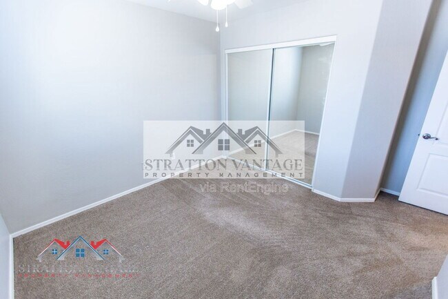 Building Photo - 10013 E Impala Ave