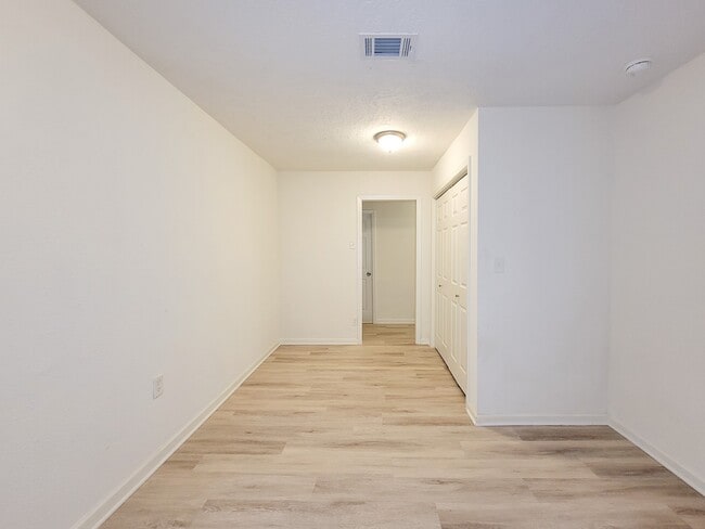 Building Photo - 2503 Holly Ave
