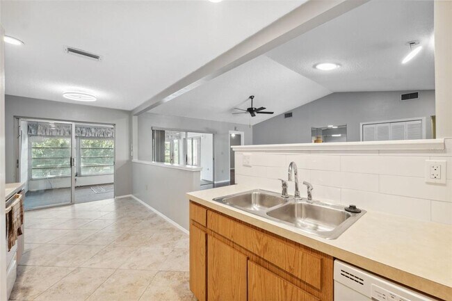 Building Photo - 7522 Heather Walk Dr