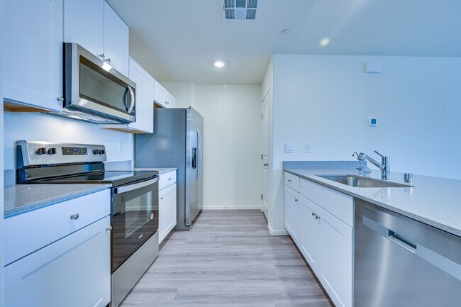 Building Photo - Brand New Townhouse!!! All Appliances incl...