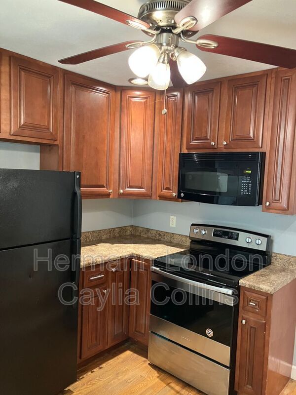 Building Photo - 3673 Park Lawn Dr