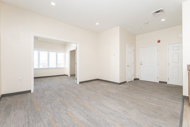 Building Photo - 909 Hancock St