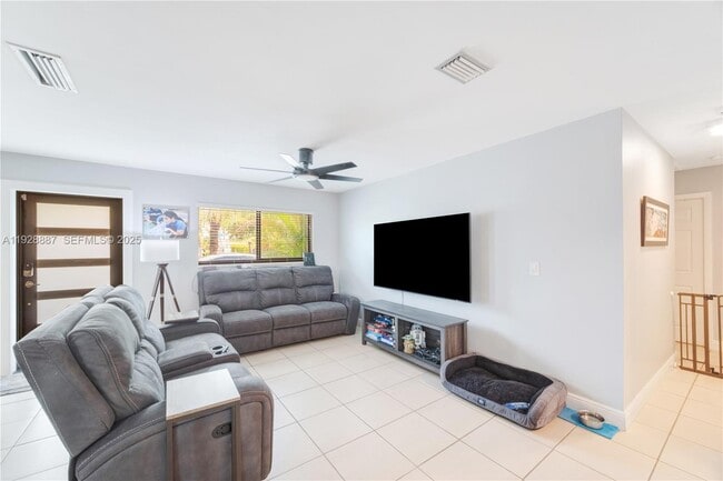 Building Photo - 10350 SW 4th St